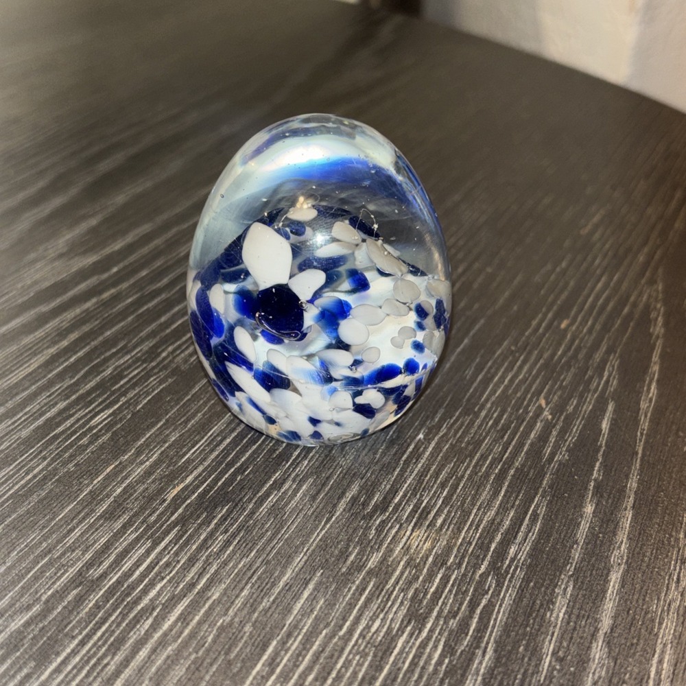 Vtg. Paper Weight Art Glass Blue/White Speckle Egg‎ Shape Hand Blown